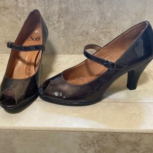 Sofft lady’s 9.5 high heels peek toed shoes